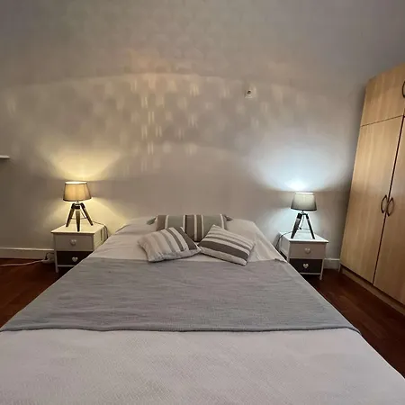 027-soulac Sur - 027 - Jolie Soulacaise En Plein Coeur De La Station Mae-6891 Vila
